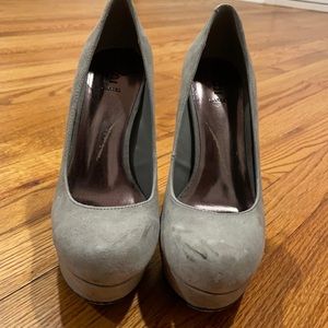 Gray Victoria heals. Style 1914